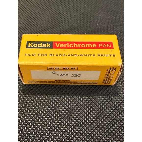 Kodak Verichrome Pan VP120 B&W Film ASA 125 Expired Dec 1976 Vintage Sealed - Picture 2 of 4